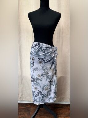 Mono B White Floral Mesh Sheer Sarong Wrap Swim Cover Up One Size Beach Vacation